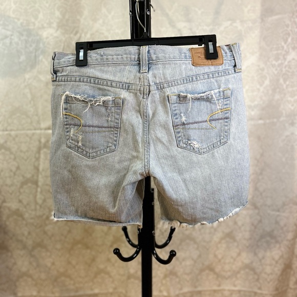 American Eagle Women’s Light Blue Vintage Distressed Jean Shorts (8w) - Picture 2 of 5